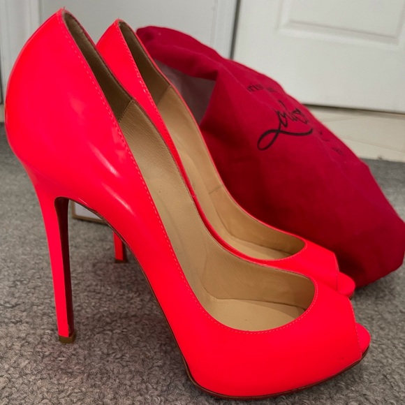 Women’s Louboutin perfect used condition! - Picture 2 of 7